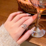 Hàn Quốc thích hợp cao cấp cảm giác đơn giản rỗng Nhẫn Bướm Nữ mở có thể điều chỉnh ăn kiêng ngón tay Mạng Nhẫn ngọc trai màu đỏ