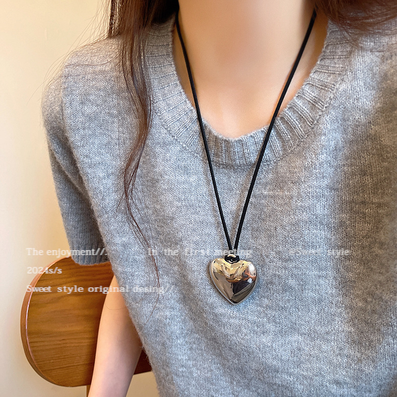 O1CN010dD0q72KtjBBOfbEg_2580729615-0-cib Fever cùng đoạn da đen ba chiều Vòng cổ trái tim lớn khí chất đơn giản đa năng dây chuyền áo len cao cấp bán buôn - Ảnh 1