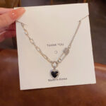 Baroque khâu đen tình yêu Vòng cổ thép titan nữ sang trọng nhẹ thiết kế cao cấp cảm giác ngọc trai bán buôn