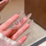 Hoa tai pha lê màu tím lấp lánh khí chất ngọt ngào xuân hè Hoa tai hình học cao cấp sang trọng nhẹ Hoa tai nổi tiếng trên mạng