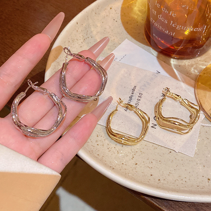 O1CN01EDrwCe2KtjF2F79r6_2580729615-0-cib Hoa tai hình tròn không quy tắc phong cách đơn giản phong cách lạnh lùng Cá Tính Phong Cách Hot xuyên biên giới Âu Mỹ, hoa tai nữ cao cấp thích hợp phóng đại - Ảnh 1