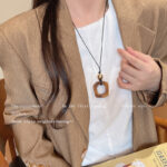 Dây chuyền áo len tua rua dài cao cấp Hàn Quốc Vòng cổ khí chất dễ phối hình học Vòng cổ nữ thu đông Màu cà phê