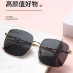 Kính râm gọng vuông mới cho nam và nữ Kính râm nâng mặt đầy đủ kính chống tia cực tím Gọng kim loại nổi tiếng trên mạng bán buôn