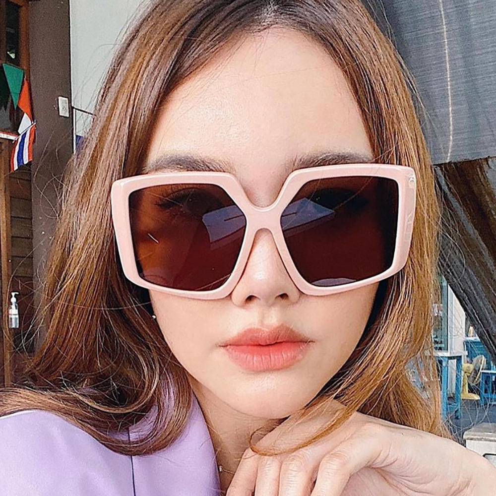 O1CN01FBWo4C1NyFqc1OixE_2215924081638-0-cib Kính râm gọng lớn Bướm xuyên biên giới Châu Âu và Mỹ, kính rỗng cá tính Hàn Quốc, kính râm chân, kính râm cao cấp, rung - Ảnh 1