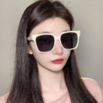 Kính râm chống tia cực tím nổi tiếng trên mạng cổ điển gọng lớn màu nâu Douyin Kính râm trực tiếp Gradient gọng đen phân cực