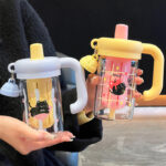 Cốc thủy tinh cốc nước ống hút giá trị cao cho bé gái Cốc đựng trà cầm tay dung tích lớn mới cốc học sinh chịu nhiệt cao