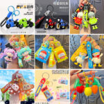 Nhà Máy bán hàng trực tiếp Móc Khóa Mặt dây chuyền nhỏ búp bê ba chiều Móc Chìa Khóa Xe hơi đồ trang trí cặp sách bán buôn gian hàng nhỏ