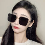 Kính râm cắt cạnh không gọng vuông Kính râm Nữ Douyin Kính râm chống tia cực tím kim loại xu hướng