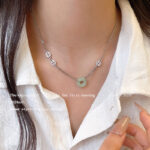 Vòng cổ mặt dây chuyền khóa an toàn giả Chalcedony cổ điển kiểu Trung Quốc mới cho nữ sang trọng nhẹ nhàng sang trọng cao cấp đơn giản khí chất dây chuyền xương đòn