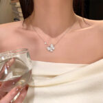 春夏爆款超闪满钻蝴蝶吊坠项链女轻奢小众高级感钛钢锁骨链颈链