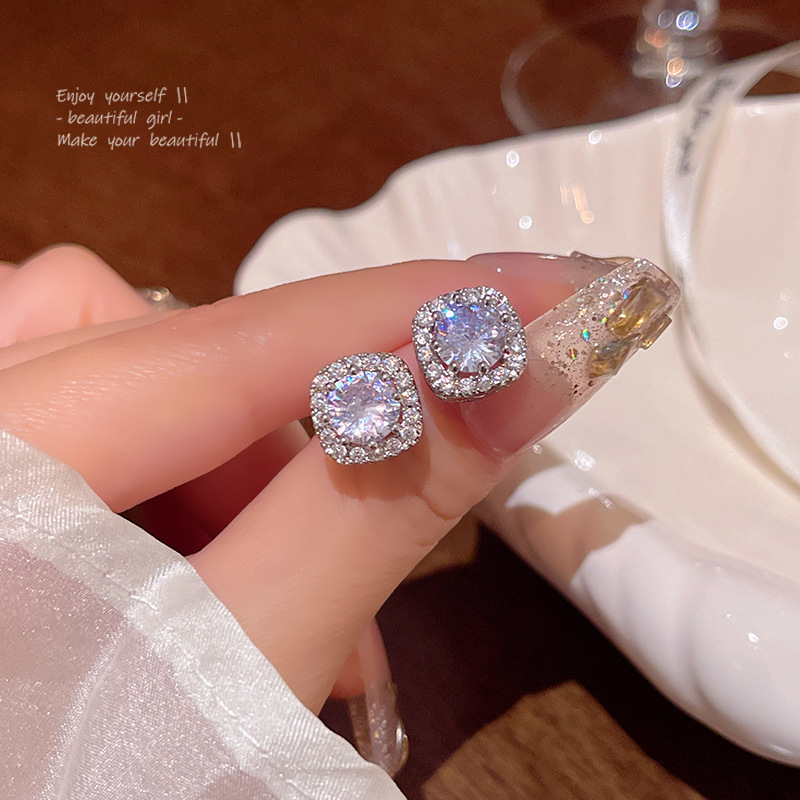 O1CN01SkZuc32Ktj9dGpsIa_2580729615-0-cib Bông tai Zircon tinh tế kim bạc S925 sang trọng cho phụ nữ dễ phối khí chất cao cấp Bông tai vuông Zirconium bán buôn - Ảnh 1