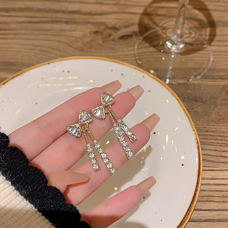 O1CN01UcVFEi2Ktj0r8I9jU_2580729615-0-cib Bông tai đính kim cương kiểu mới Hàn Quốc kim bạc S925 Bông tai đính đá tua rua dáng dài sành điệu Instagram cho nữ - Ảnh 1