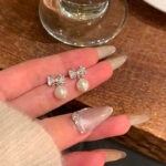 Bông tai đính nơ Zircon tinh tế dành cho người nhỏ sang trọng nhẹ Kim bạc S925 Bông tai ngọc trai cao cấp sành điệu Instagram cho nữ