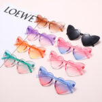 Kính râm nam nữ tình yêu phong cách Âu Mỹ xuyên biên giới mẫu mới kính râm trẻ em tôn dáng mặt to thời trang Tik Tok Full Gọng