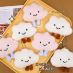 Xiaohongshu Hot Phong Cách Mặt dây chuyền đám mây sang trọng Đồ trang trí ba lô dễ thương bắt búp bê Máy Búp Bê Móc khóa bán buôn búp bê