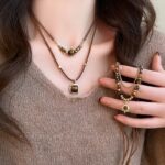 秋冬款美拉德咖色虎眼石项链女长款流苏太阳花毛衣卫衣链网红颈链