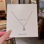 Mặt Dây chuyền Zircon đường vuông nhỏ sang trọng nhẹ Vòng cổ thép Titan Vòng cổ kết cấu khí chất đơn giản dễ phối đồ cho Nữ Vòng cổ xương đòn