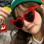 Kính râm tình yêu kiểu mới Kính râm Nữ Kính râm Trái Tim Dễ Thương Kính râm trái tim Xu hướng Kính hình trái tim ins Bán buôn sách nhỏ màu đỏ