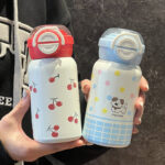 Cốc giữ nhiệt dung tích lớn Cốc ống hút bé gái và trẻ em Bình nước inox giá trị cao Cốc nước chuyên dùng cho học sinh tiểu học đi học