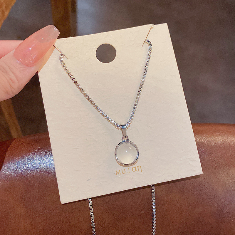 O1CN01jjNJlu2Ktiw7QIT2o_2580729615-0-cib 韩国新款简约月光石钛钢项链女轻奢小众百搭气质网红同款锁骨链 - Ảnh 1
