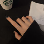 Bộ đồ cùng kiểu hot trên mạng Instagram Nhẫn đơn giản khí chất sóng cho nữ nhẫn ngón trỏ thiết kế mẫu mới phong cách Hàn Quốc