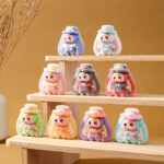 Phim hoạt hình quý ông bé ba tuổi đổ xô hợp thời trang chơi búp bê hạt dễ thương để bàn văn phòng đồ trang trí nhỏ hộp Mù Phụ kiện túi mù bán buôn