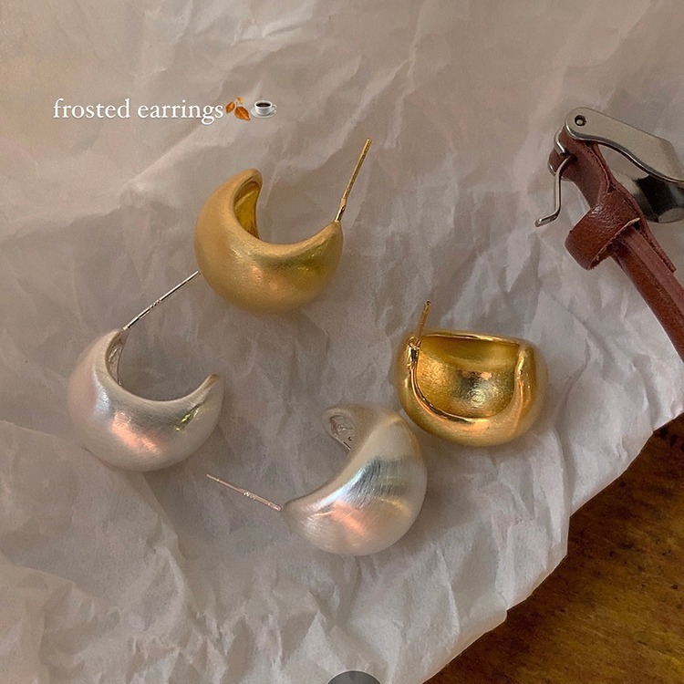 O1CN01ofdGnf2KtjBgN8PUQ_2580729615-0-cib Hoa Tai chải mờ hạt đậu kim loại nhỏ sang trọng nhẹ Hoa tai hình chữ C khí chất dễ phối đa phong cách nữ cao cấp - Ảnh 1