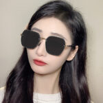 Kính râm cắt cạnh không gọng vuông Kính râm Nữ màu gradient Tik Tok trực tiếp kính chống tia cực tím kim loại xu hướng