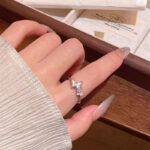 Nhẹ nhàng và siêu cổ tích khí chất nhỏ giọt men Vòng Bướm nữ tinh tế khảm kim cương đầy đủ Nhẫn ngón trỏ Zircon bán buôn