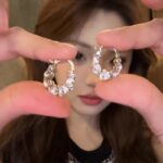 Hoa tai kim cương lấp lánh cảm giác cao cấp sang trọng cho nữ hoa tai kim cương đầy khí chất dễ phối thời trang cho nữ hoa tai cùng mẫu nổi tiếng trên mạng