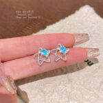 Hoa tai ngôi sao năm cánh màu xanh mơ mộng mới Hàn Quốc S925 kim bạc nhẹ sang trọng nhỏ hoa Tai Tình yêu rỗng