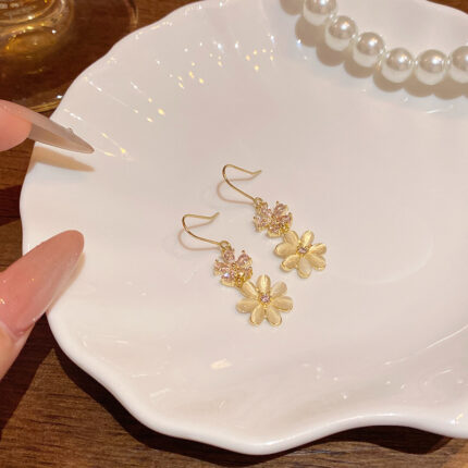 Bông tai ngọc trai sang trọng nhẹ phong cách Instagram khí chất nữ Bông tai ngọc trai 925 cao cấp - E6509 Vàng