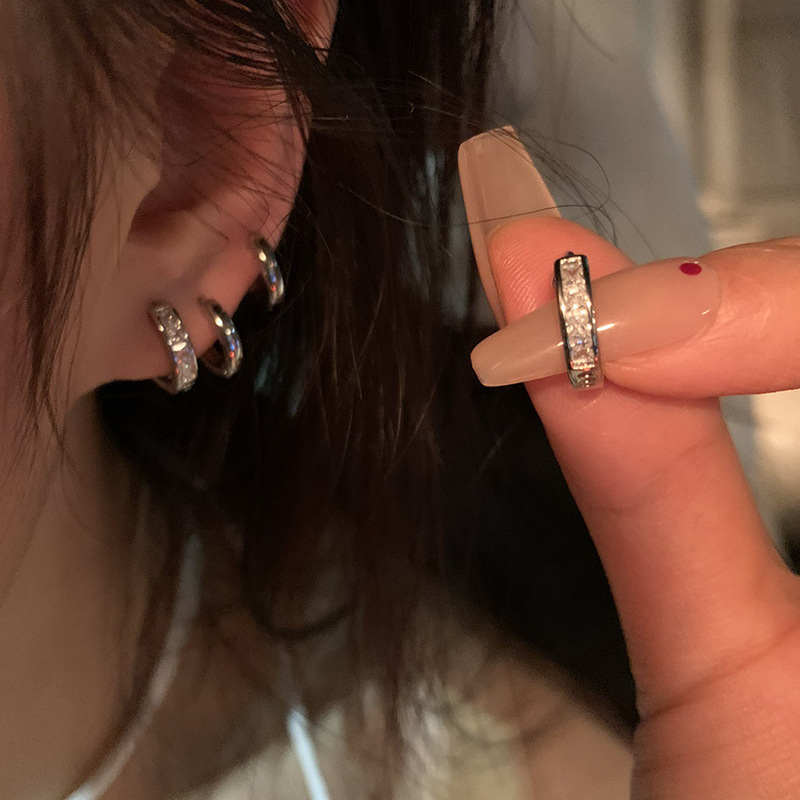 O1CN01zeec3A2KtjDFoKVVp_2580729615-0-cib Bông Tai Đính Bông Zircon tinh tế cho phụ nữ dễ phối khí chất cao cấp Bông tai Bộ Bốn chiếc - Ảnh 1